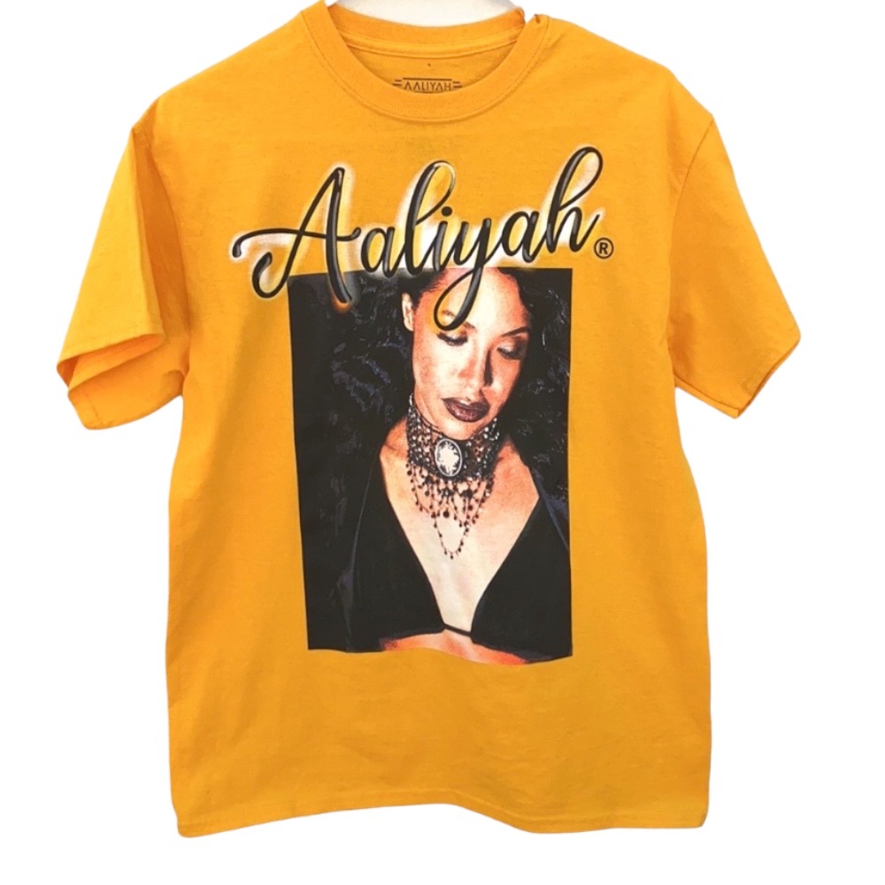 “Aaliyah” Womens small/medium short sleeve yellow 90s retro Graphic Tee👇🏼